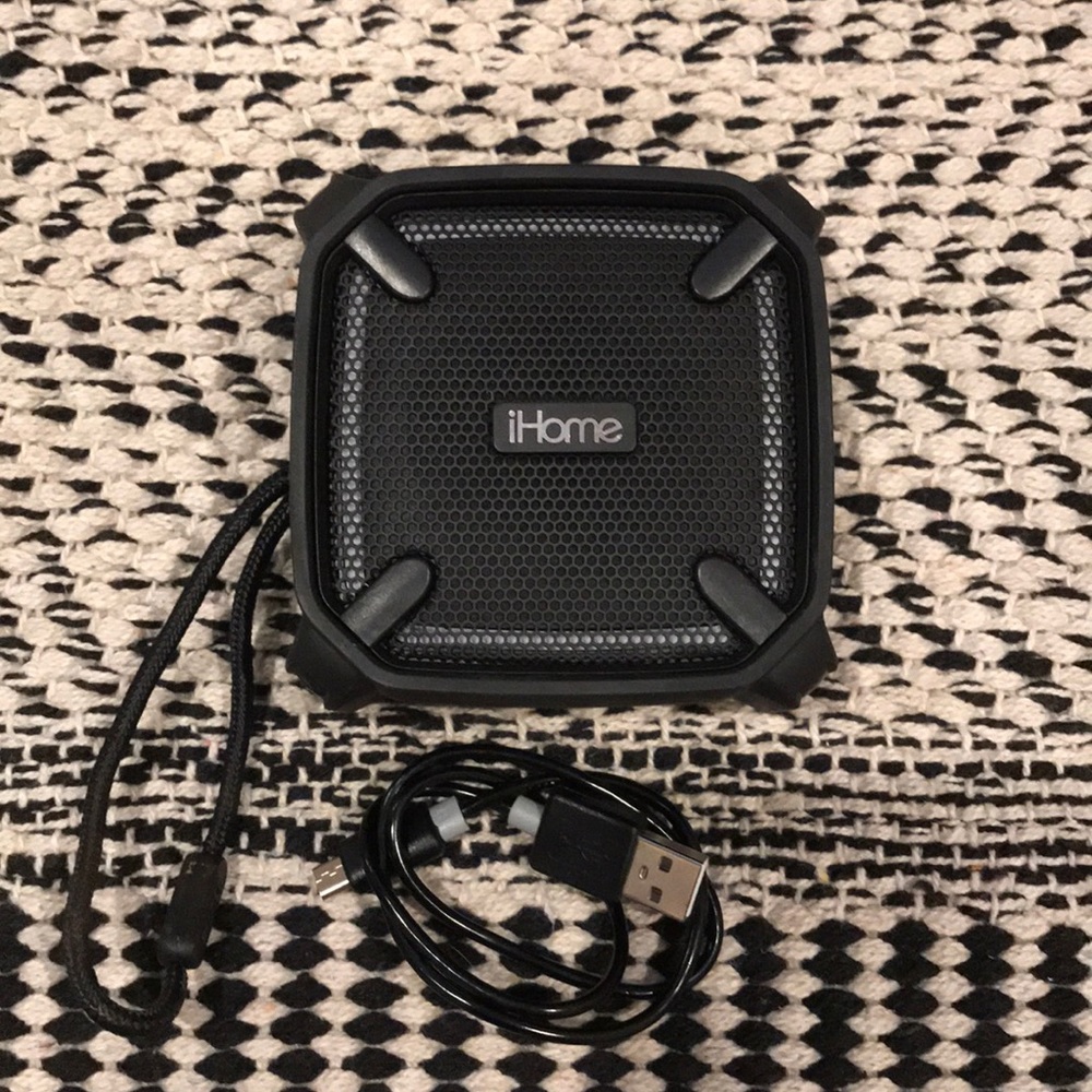 Weather tough water resistant  Ihome speaker
